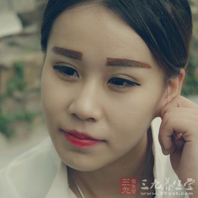 眉毛很浓的女人面相运势，容易出轨的说法不是真的